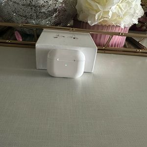 Apple AirPods Pro 2nd Generation with MagSafe Wireless Charging Case - White